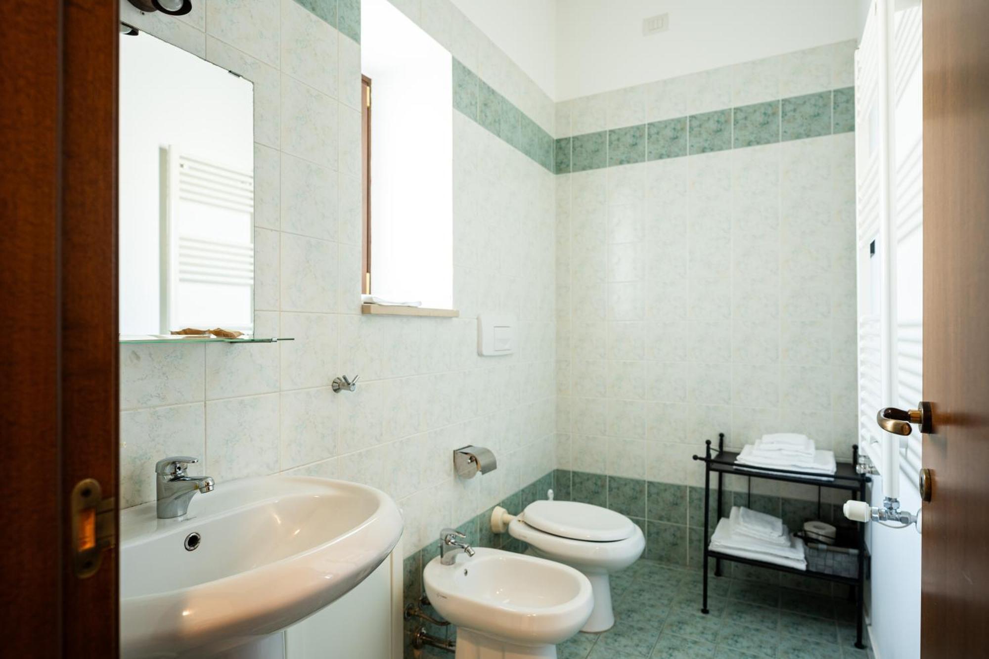 Double Room,1526512108:JPEG