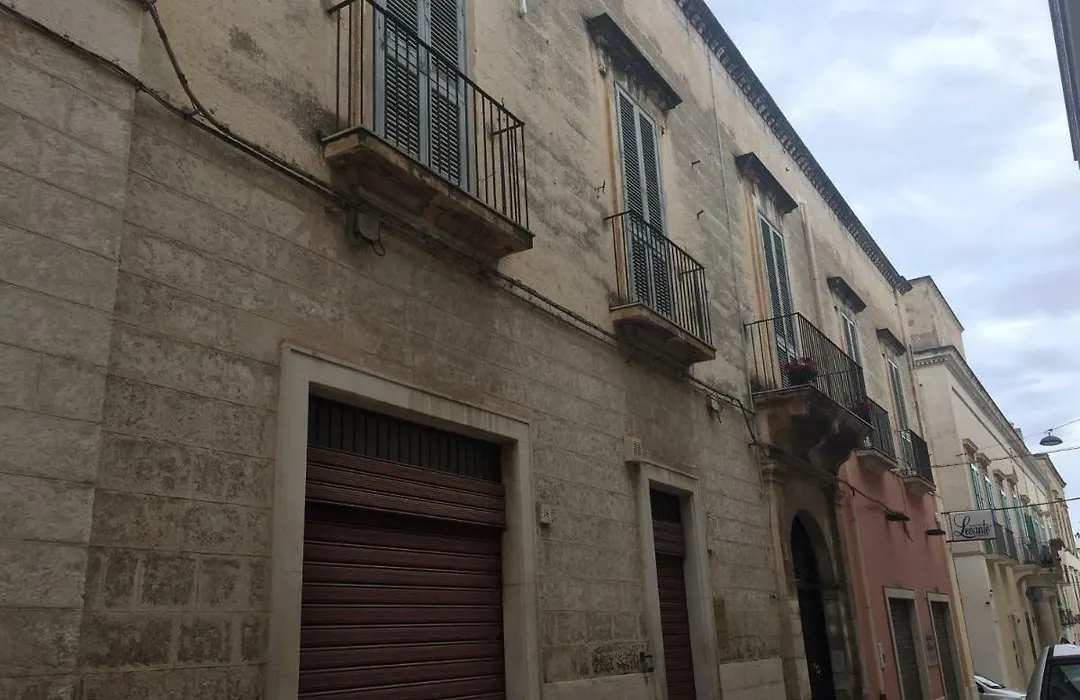 Palazzo Laguardia-1
