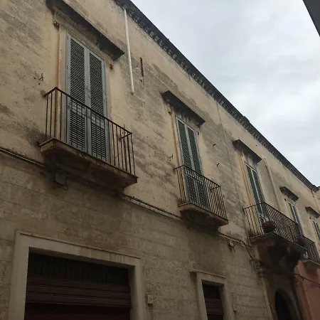 Palazzo Laguardia-2
